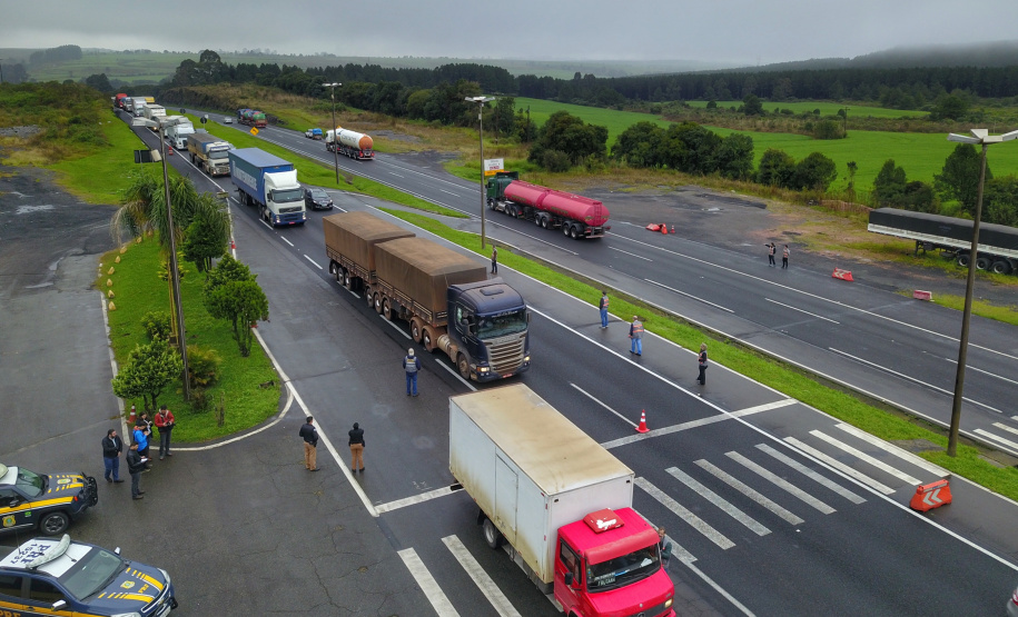 A Secretaria da Fazenda e a Receita Estadual do Paraná realizaram nesta quinta-feira (30) uma operação integrada de fiscalização de mercadorias em trânsito em 35 pontos fixos e 32 pontos móveis do Estado, em uma área de abrangência com 53 municípios. Foto: José Fernando Ogura/ANPr - 30/05/2019