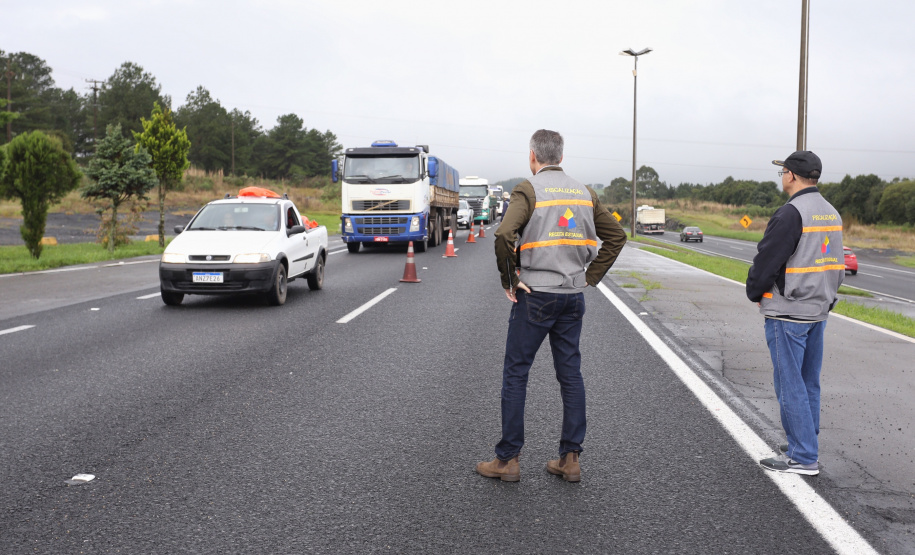 A Secretaria da Fazenda e a Receita Estadual do Paraná realizaram nesta quinta-feira (30) uma operação integrada de fiscalização de mercadorias em trânsito em 35 pontos fixos e 32 pontos móveis do Estado, em uma área de abrangência com 53 municípios. Foto: José Fernando Ogura/ANPr - 30/05/2019