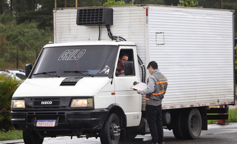 A Secretaria da Fazenda e a Receita Estadual do Paraná realizaram nesta quinta-feira (30) uma operação integrada de fiscalização de mercadorias em trânsito em 35 pontos fixos e 32 pontos móveis do Estado, em uma área de abrangência com 53 municípios. Foto: José Fernando Ogura/ANPr - 30/05/2019