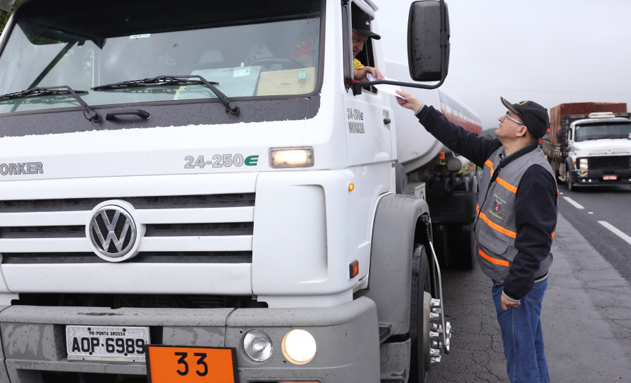 A Secretaria da Fazenda e a Receita Estadual do Paraná realizaram nesta quinta-feira (30) uma operação integrada de fiscalização de mercadorias em trânsito em 35 pontos fixos e 32 pontos móveis do Estado, em uma área de abrangência com 53 municípios. Foto: José Fernando Ogura/ANPr - 30/05/2019