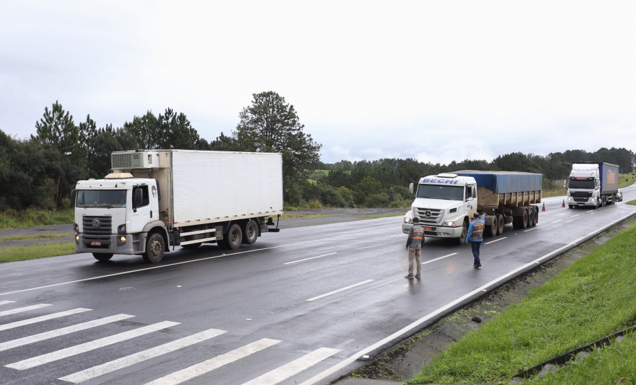 A Secretaria da Fazenda e a Receita Estadual do Paraná realizaram nesta quinta-feira (30) uma operação integrada de fiscalização de mercadorias em trânsito em 35 pontos fixos e 32 pontos móveis do Estado, em uma área de abrangência com 53 municípios. Foto: José Fernando Ogura/ANPr - 30/05/2019