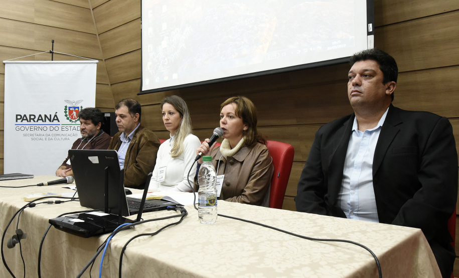 A equipe da Superintendência Geral de Cultura com o secretário municipal de Cultura e Turismo de Paranaguá, Alisson Camargo.Crédito: Kraw Penas/SECC