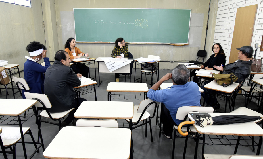Equipe e agentes culturais durante as conversas sobre os Planos Setoriais nas 10 áreas artístico-culturais. Crédito: Kraw Penas/SECC