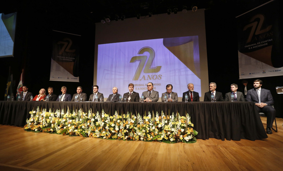 O governador Carlos Massa Ratinho Junior, participa das comemorações dos 72 anos do Tribunal de Contas do Estado. Presentes: ministro do Desenvolvimento Regional, Gustavo Canuto; entre outras autoridades.Curitiba, 03-06-19.Foto: Arnaldo Alves / ANPr.