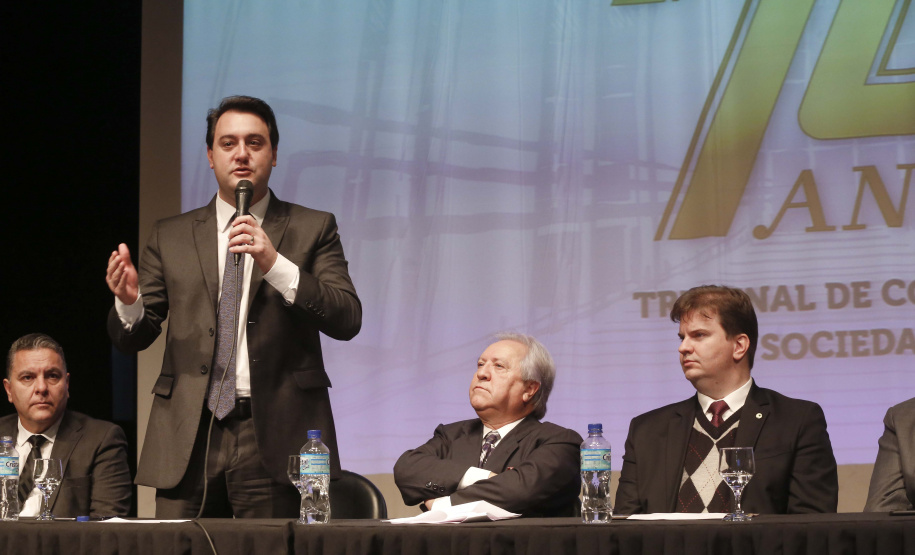 O governador Carlos Massa Ratinho Junior, participa das comemorações dos 72 anos do Tribunal de Contas do Estado. Presentes: ministro do Desenvolvimento Regional, Gustavo Canuto; entre outras autoridades.Curitiba, 03-06-19.Foto: Arnaldo Alves / ANPr.