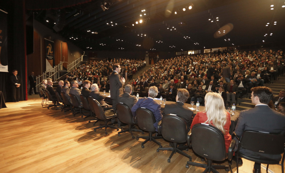 O governador Carlos Massa Ratinho Junior, participa das comemorações dos 72 anos do Tribunal de Contas do Estado. Presentes: ministro do Desenvolvimento Regional, Gustavo Canuto; entre outras autoridades.Curitiba, 03-06-19.Foto: Arnaldo Alves / ANPr.