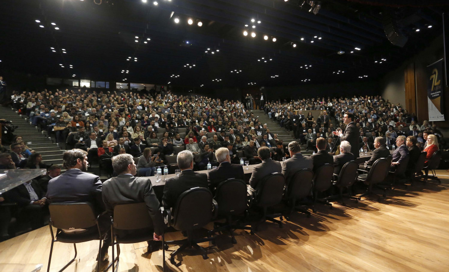 O governador Carlos Massa Ratinho Junior, participa das comemorações dos 72 anos do Tribunal de Contas do Estado. Presentes: ministro do Desenvolvimento Regional, Gustavo Canuto; entre outras autoridades.Curitiba, 03-06-19.Foto: Arnaldo Alves / ANPr.