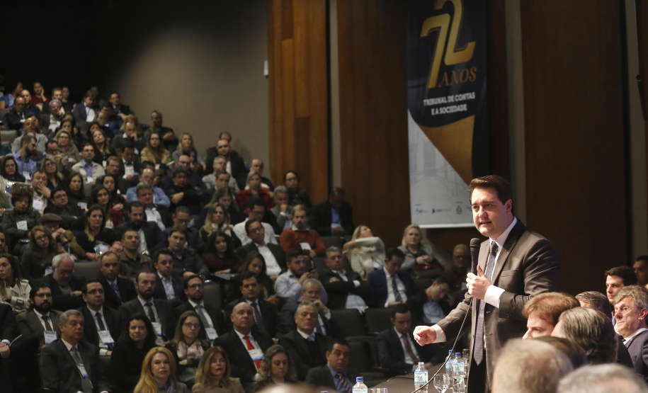 O governador Carlos Massa Ratinho Junior, participa das comemorações dos 72 anos do Tribunal de Contas do Estado. Presentes: ministro do Desenvolvimento Regional, Gustavo Canuto; entre outras autoridades.Curitiba, 03-06-19.Foto: Arnaldo Alves / ANPr.