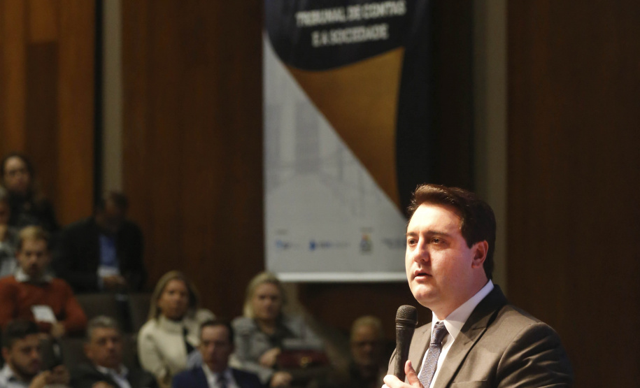 O governador Carlos Massa Ratinho Junior, participa das comemorações dos 72 anos do Tribunal de Contas do Estado. Presentes: ministro do Desenvolvimento Regional, Gustavo Canuto; entre outras autoridades.Curitiba, 03-06-19.Foto: Arnaldo Alves / ANPr.