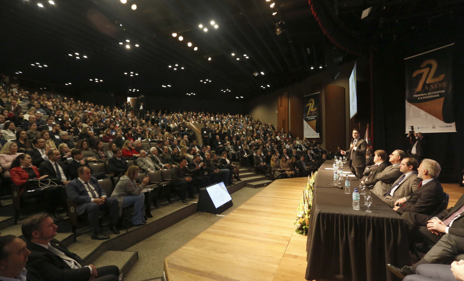 O governador Carlos Massa Ratinho Junior, participa das comemorações dos 72 anos do Tribunal de Contas do Estado. Presentes: ministro do Desenvolvimento Regional, Gustavo Canuto; entre outras autoridades.Curitiba, 03-06-19.Foto: Arnaldo Alves / ANPr.