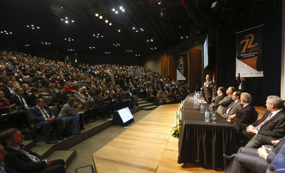 O governador Carlos Massa Ratinho Junior, participa das comemorações dos 72 anos do Tribunal de Contas do Estado. Presentes: ministro do Desenvolvimento Regional, Gustavo Canuto; entre outras autoridades.Curitiba, 03-06-19.Foto: Arnaldo Alves / ANPr.