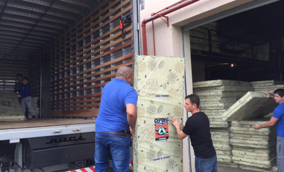 A Coordenadoria Estadual de Proteção e Defesa Civil liberou nesta segunda-feira (3) o terceiro caminhão com materiais de ajuda humanitária aos municípios mais atingidos pelas chuvas dos últimos dias, todos já com decretos de situação de emergência.  -  Curitiba, 03/06/2019  -  Foto: Divulgação Defesa Civil Governo do Paraná