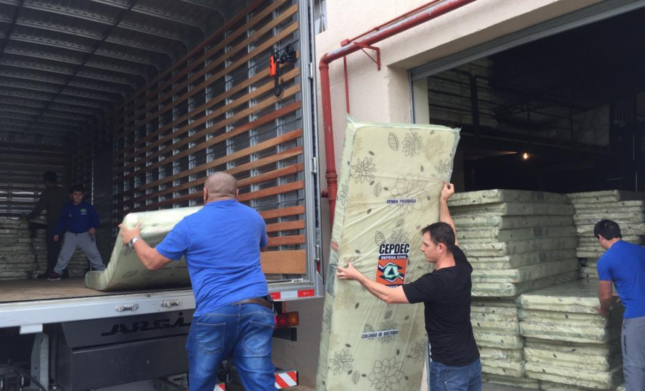 A Coordenadoria Estadual de Proteção e Defesa Civil liberou nesta segunda-feira (3) o terceiro caminhão com materiais de ajuda humanitária aos municípios mais atingidos pelas chuvas dos últimos dias, todos já com decretos de situação de emergência.  -  Curitiba, 03/06/2019  -  Foto: Divulgação Defesa Civil Governo do Paraná