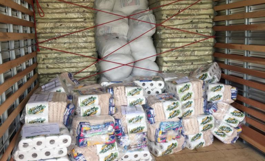 A Coordenadoria Estadual de Proteção e Defesa Civil liberou nesta segunda-feira (3) o terceiro caminhão com materiais de ajuda humanitária aos municípios mais atingidos pelas chuvas dos últimos dias, todos já com decretos de situação de emergência.  -  Curitiba, 03/06/2019  -  Foto: Divulgação Defesa Civil Governo do Paraná