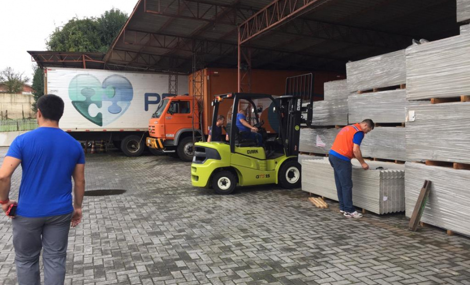 A Coordenadoria Estadual de Proteção e Defesa Civil liberou nesta segunda-feira (3) o terceiro caminhão com materiais de ajuda humanitária aos municípios mais atingidos pelas chuvas dos últimos dias, todos já com decretos de situação de emergência.  -  Curitiba, 03/06/2019  -  Foto: Divulgação Defesa Civil Governo do Paraná