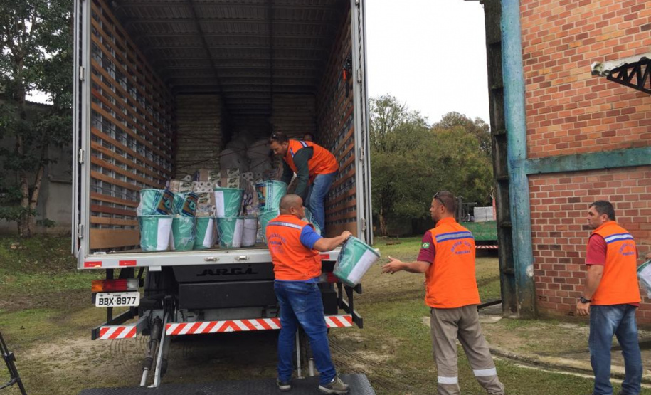 A Coordenadoria Estadual de Proteção e Defesa Civil liberou nesta segunda-feira (3) o terceiro caminhão com materiais de ajuda humanitária aos municípios mais atingidos pelas chuvas dos últimos dias, todos já com decretos de situação de emergência.  -  Curitiba, 03/06/2019  -  Foto: Divulgação Defesa Civil Governo do Paraná