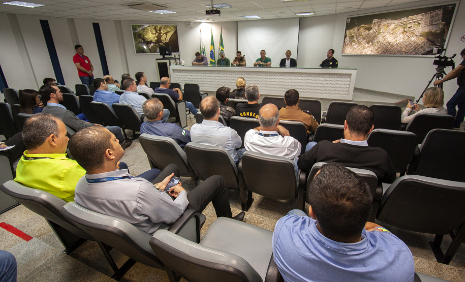 Os roubos de cargas resultados das vazadas, em que criminosos despejam os produtos dos caminhões com destino ao Porto de Paranaguá, diminuíram 80% no último trimestre