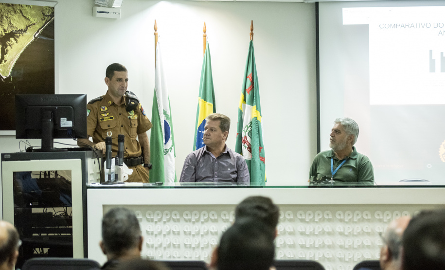 Os roubos de cargas resultados das vazadas, em que criminosos despejam os produtos dos caminhões com destino ao Porto de Paranaguá, diminuíram 80% no último trimestre