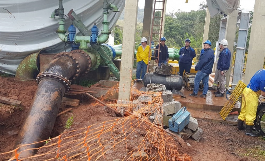 A nova tubulação de água implantada pela Sanepar, no trecho da captação do Rio Marrecas até a estação de tratamento, aumenta em 30% a capacidade de produção de água tratada de Francisco Beltrão.  -  Francisco Beltrão, 03/06/2019  -  Foto: Divulgação Sanepar