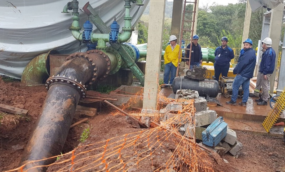 A nova tubulação de água implantada pela Sanepar, no trecho da captação do Rio Marrecas até a estação de tratamento, aumenta em 30% a capacidade de produção de água tratada de Francisco Beltrão.  -  Francisco Beltrão, 03/06/2019  -  Foto: Divulgação Sanepar