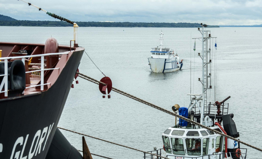 Durante todo o mês de junho, o Porto de Paranaguá vai receber o navio de ensino Ciências do Mar I, da Universidade Federal do Rio Grande do Sul. A embarcação está a serviço dos cursos de Ciências do Mar da Região Sul do Brasil e atenderá alunos do Centro de Estudos do Mar, da Universidade Federal do Paraná (UFPR), e da Universidade Estadual do Oeste do Paraná (Unioeste). Foto: Claudio Neves/APPA