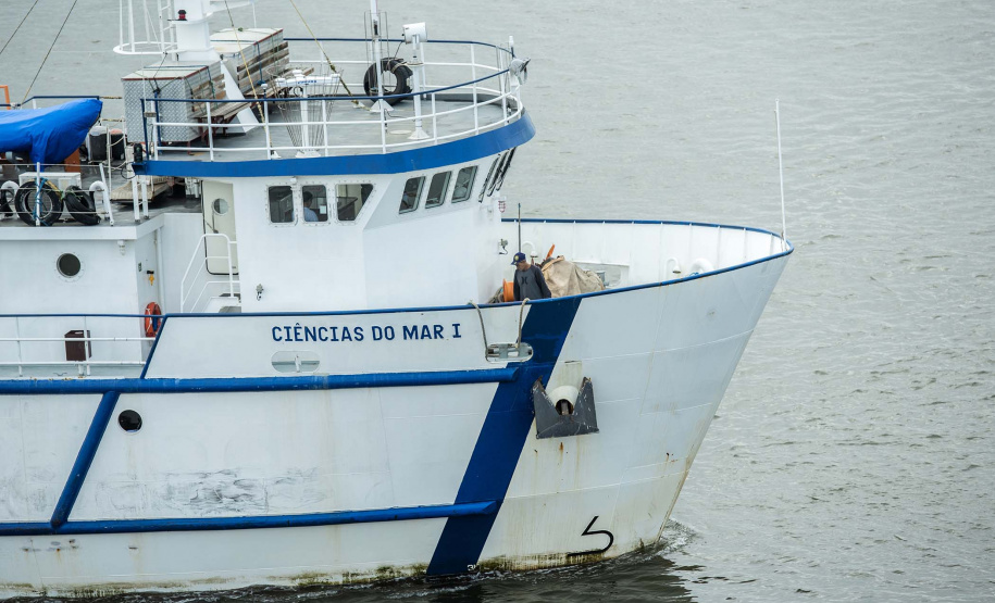 Durante todo o mês de junho, o Porto de Paranaguá vai receber o navio de ensino Ciências do Mar I, da Universidade Federal do Rio Grande do Sul. A embarcação está a serviço dos cursos de Ciências do Mar da Região Sul do Brasil e atenderá alunos do Centro de Estudos do Mar, da Universidade Federal do Paraná (UFPR), e da Universidade Estadual do Oeste do Paraná (Unioeste). Foto: Claudio Neves/APPA