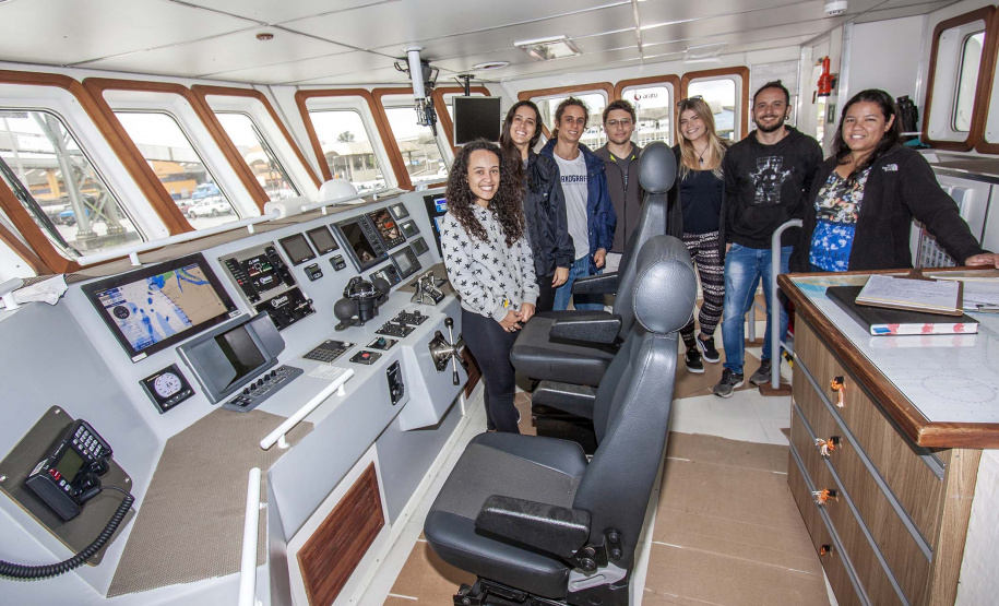 Durante todo o mês de junho, o Porto de Paranaguá vai receber o navio de ensino Ciências do Mar I, da Universidade Federal do Rio Grande do Sul. A embarcação está a serviço dos cursos de Ciências do Mar da Região Sul do Brasil e atenderá alunos do Centro de Estudos do Mar, da Universidade Federal do Paraná (UFPR), e da Universidade Estadual do Oeste do Paraná (Unioeste). Foto: Claudio Neves/APPA