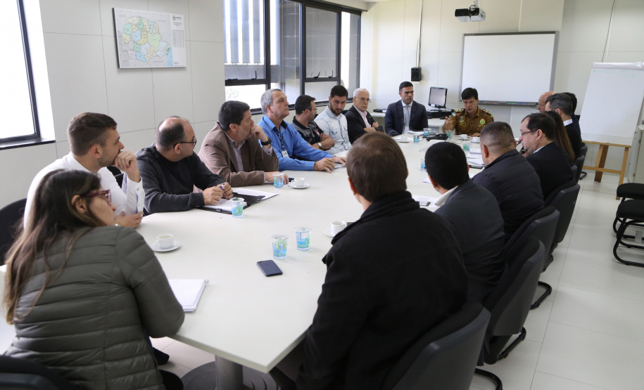 Administração orienta usuários sobre pagamento direto às oficinas. A Secretaria de Estado da Administração e da Previdência reuniu nesta terça-feira (04) representantes das secretarias responsáveis pela maior parte da frota oficial do Estado.   -  Curitiba, 04/06/2019  -  Foto: José Fernando Ogura/ANPr