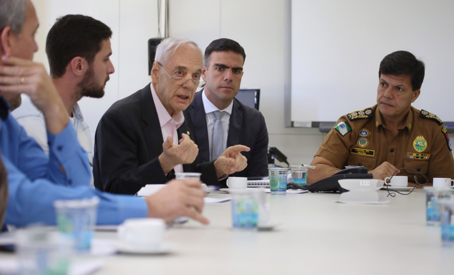 Administração orienta usuários sobre pagamento direto às oficinas. A Secretaria de Estado da Administração e da Previdência reuniu nesta terça-feira (04) representantes das secretarias responsáveis pela maior parte da frota oficial do Estado.   -  Curitiba, 04/06/2019  -  Foto: José Fernando Ogura/ANPr