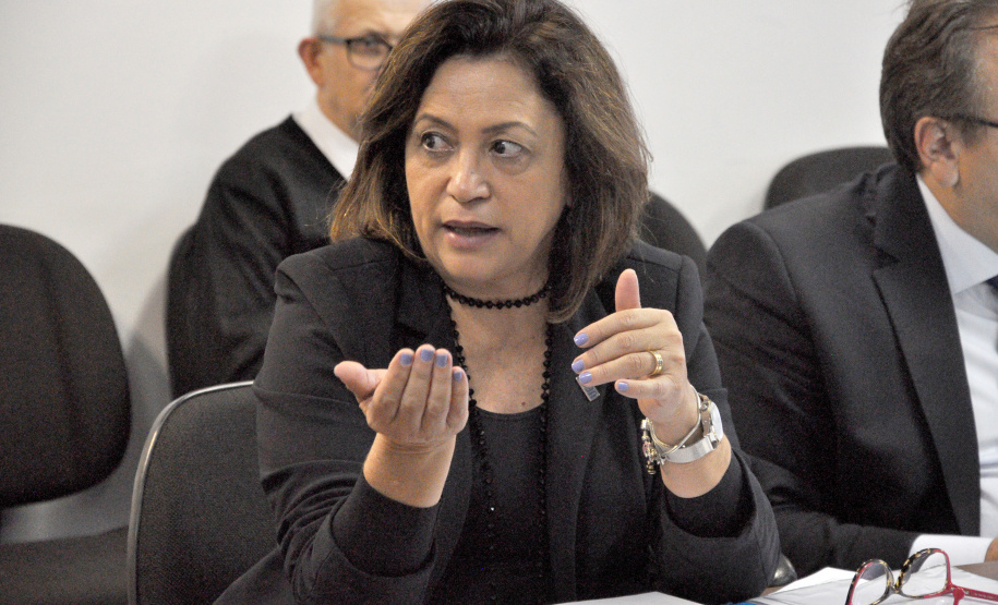 O superintendente da Ciência, Tecnologia e Ensino Superior, Aldo Nelson Bona, apresentou nesta segunda-feira (3), em Curitiba, a proposta de lei que estabelece parâmetros para a gestão de pessoal e repasse de recursos nas universidades estaduais.  -  Foto: Divulgação SETI