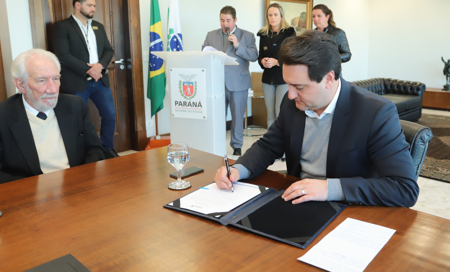 O governador Carlos Massa Ratinho Junior libera recursos para bolsas de pesquisa e extensão, para pesquisadores das universidades e institutos de pesquisa do Paraná.Curitiba, 04-06-19.Foto: Rodrigo Félix Leal/ANPr