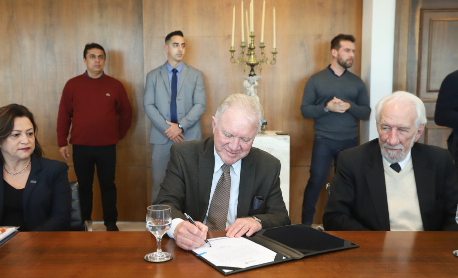 O governador Carlos Massa Ratinho Junior libera recursos para bolsas de pesquisa e extensão, para pesquisadores das universidades e institutos de pesquisa do Paraná.Curitiba, 04-06-19.Foto: Rodrigo Félix Leal/ANPr