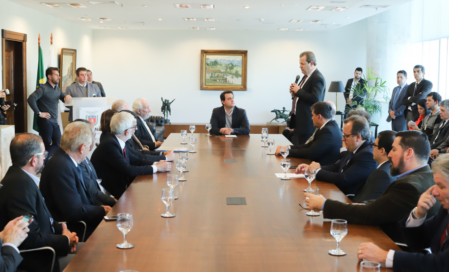 O governador Carlos Massa Ratinho Junior libera recursos para bolsas de pesquisa e extensão, para pesquisadores das universidades e institutos de pesquisa do Paraná.Curitiba, 04-06-19.Foto: Rodrigo Félix Leal/ANPr