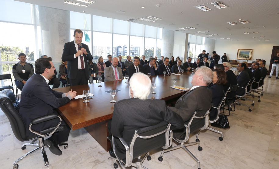 O governador Carlos Massa Ratinho Junior libera recursos para bolsas de pesquisa e extensão, para pesquisadores das universidades e institutos de pesquisa do Paraná.Curitiba, 04-06-19.Foto: Arnaldo Alves/ANPr