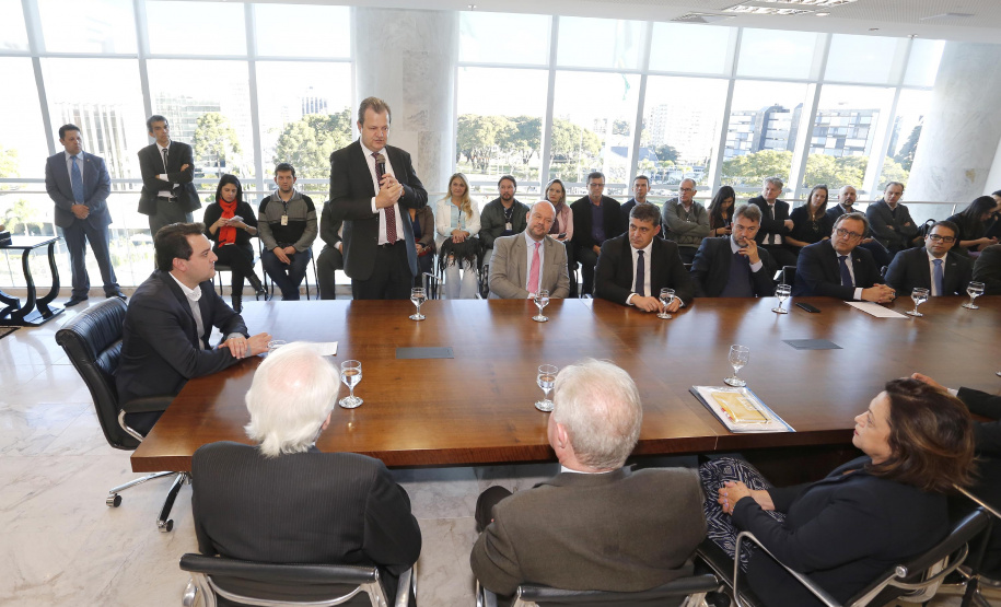 O governador Carlos Massa Ratinho Junior libera recursos para bolsas de pesquisa e extensão, para pesquisadores das universidades e institutos de pesquisa do Paraná.Curitiba, 04-06-19.Foto: Arnaldo Alves/ANPr