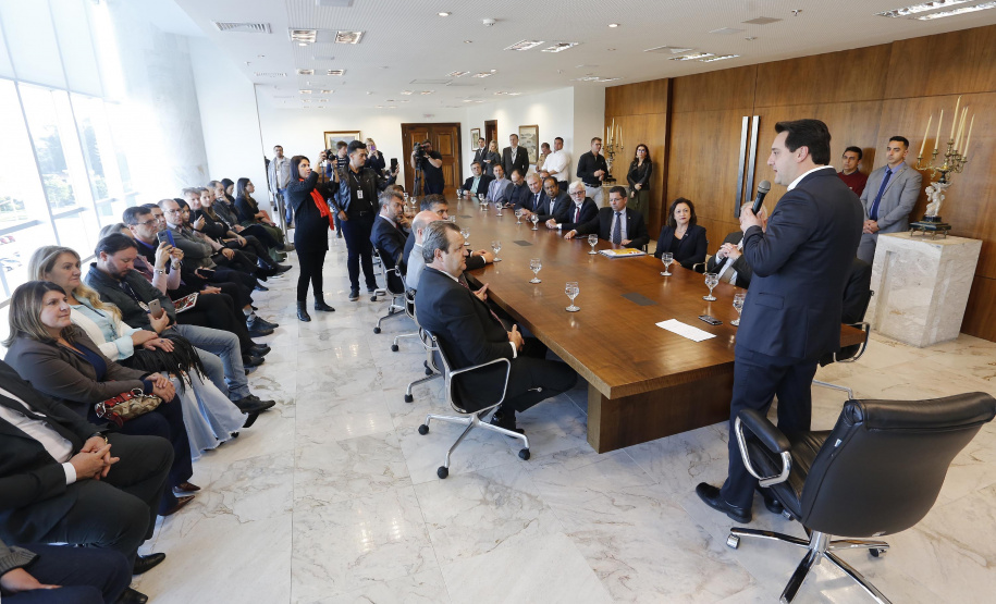 O governador Carlos Massa Ratinho Junior libera recursos para bolsas de pesquisa e extensão, para pesquisadores das universidades e institutos de pesquisa do Paraná.Curitiba, 04-06-19.Foto: Arnaldo Alves/ANPr