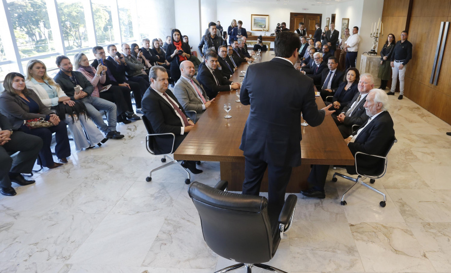 O governador Carlos Massa Ratinho Junior libera recursos para bolsas de pesquisa e extensão, para pesquisadores das universidades e institutos de pesquisa do Paraná.Curitiba, 04-06-19.Foto: Arnaldo Alves/ANPr