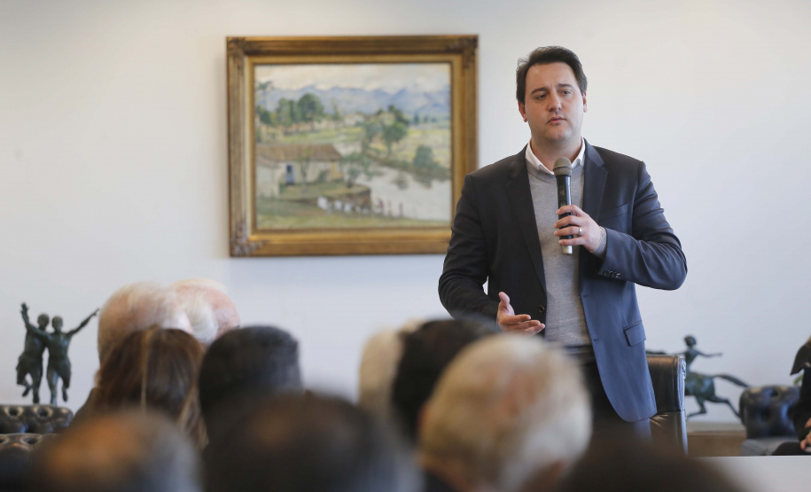 O governador Carlos Massa Ratinho Junior libera recursos para bolsas de pesquisa e extensão, para pesquisadores das universidades e institutos de pesquisa do Paraná.Curitiba, 04-06-19.Foto: Arnaldo Alves/ANPr