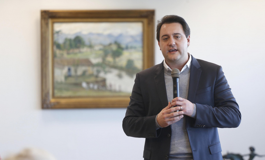 O governador Carlos Massa Ratinho Junior libera recursos para bolsas de pesquisa e extensão, para pesquisadores das universidades e institutos de pesquisa do Paraná.Curitiba, 04-06-19.Foto: Arnaldo Alves/ANPr