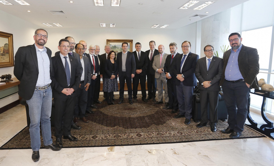 O governador Carlos Massa Ratinho Junior libera recursos para bolsas de pesquisa e extensão, para pesquisadores das universidades e institutos de pesquisa do Paraná.Curitiba, 04-06-19.Foto: Arnaldo Alves/ANPr