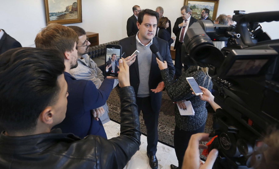 O governador Carlos Massa Ratinho Junior libera recursos para bolsas de pesquisa e extensão, para pesquisadores das universidades e institutos de pesquisa do Paraná.Curitiba, 04-06-19.Foto: Arnaldo Alves/ANPr