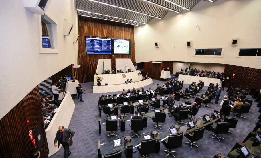 Audiência pública de prestação de contas do governo do Estado do primeiro quadrimestre de 2019 com o secretário de Estado da Fazenda (SEFA), Renê Garcia Júnior no plenário da Assembleia Legislativa do Paraná.   Curitiba, 05/06/2019 -  Foto: Geraldo Bubniak/ANPr