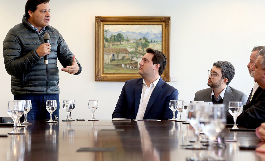 O governador Carlos Massa Ratinho Jr assinou autorização para contratação de empresa especializada em engenharia portuária para execução das obras de recuperação do Píer Público de Inflamáveis do Porto de Paranaguá.Foto Gilson Abreu/ANPr