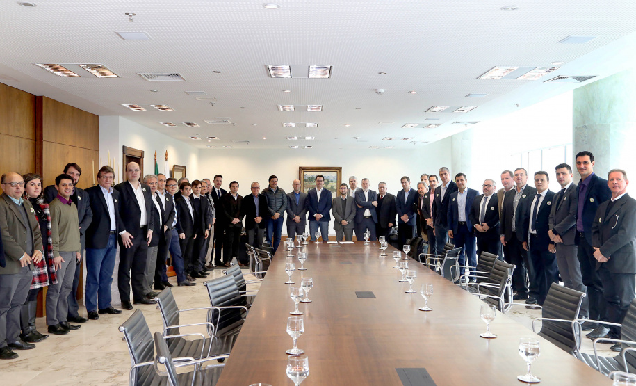 O governador Carlos Massa Ratinho Jr assinou autorização para contratação de empresa especializada em engenharia portuária para execução das obras de recuperação do Píer Público de Inflamáveis do Porto de Paranaguá.Foto Gilson Abreu/ANPr