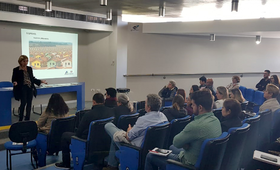 Com a participação de representantes de 22 municípios dos Campos Gerais e região, a Cohapar concluiu nesta terça-feira (4) a série de capacitações sobre o Sistema de Necessidades Habitacionais do Paraná (SISPEHIS)