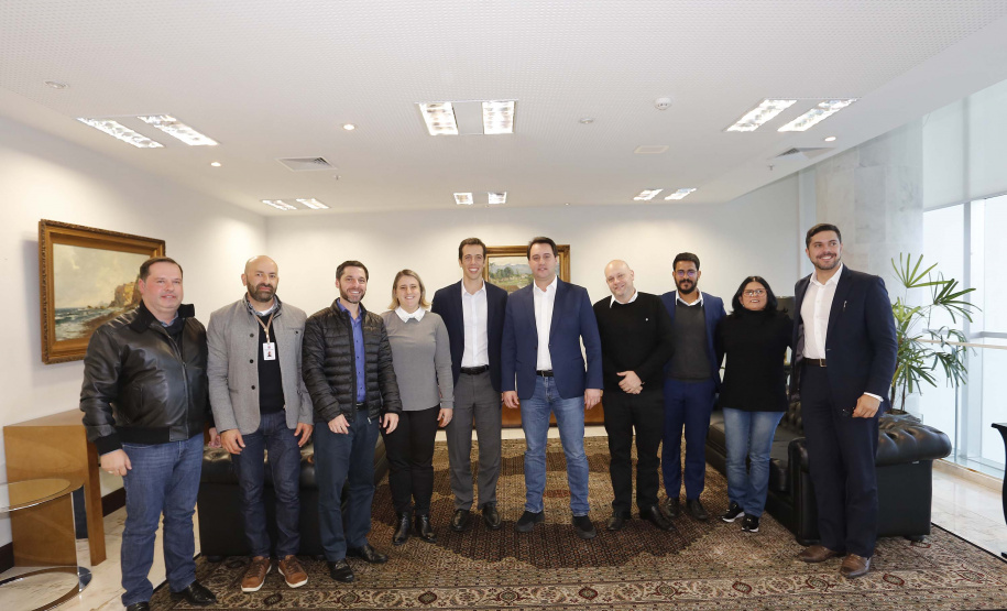 O governador Carlos Massa Ratinho Junior recebeu em seu gabinete, o secretário de Educação, Renato Feder e integrantes do Instituto Lemann.Curitiba, 05-06-19.Foto: Arnaldo Alves / ANPr.