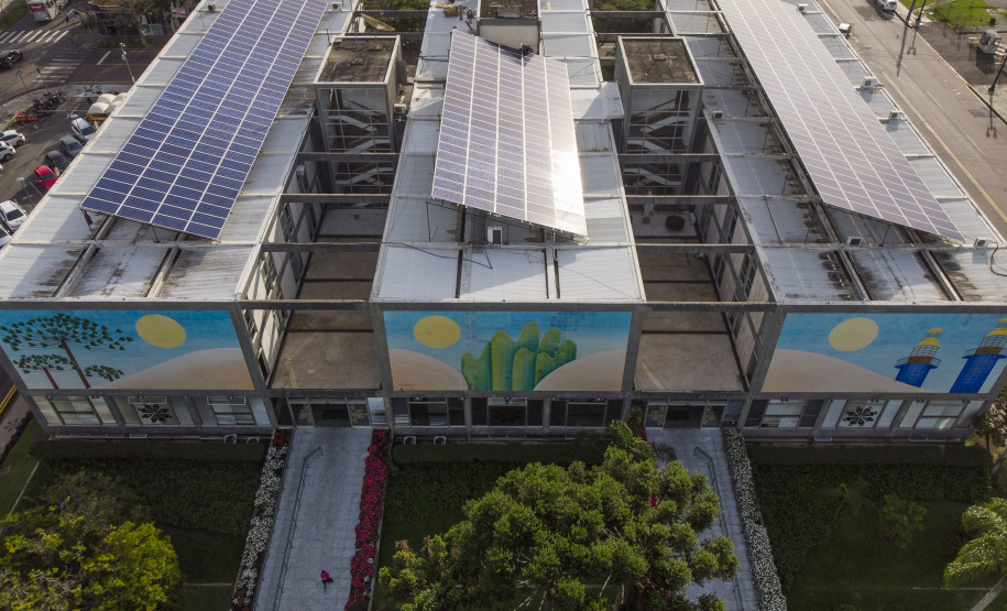 Painéis fotovoltaicos instalados no teto da Prefeitura. Curitiba, 21/05/2019. Foto: Pedro Ribas/SMCS
