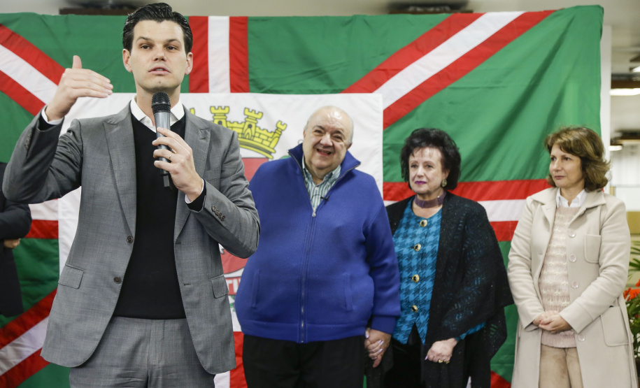 Parte da energia consumida no Palácio 29 de Março, sede da Prefeitura de Curitiba, passa a ser gerada por placas fotovoltaicas instalada no telhado do prédio