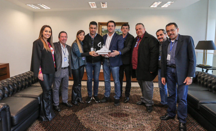 O governador Carlos Massa Ratinho Junior conheceu nesta quinta-feira (6) uma nova alternativa de energia limpa e mais econômica produzida 100% no Paraná. O diretor-presidente do Centro Internacional de Energias Renováveis – Biogás (CIBiogás), Rodrigo de Almeida Galvão, apresentou, em reunião no Palácio Iguaçu, o biometano, um biocombustível gasoso obtido a partir do processamento do biogás.  Curitiba, 06/06/2019 -Foto: Geraldo Bubniak/ANPr