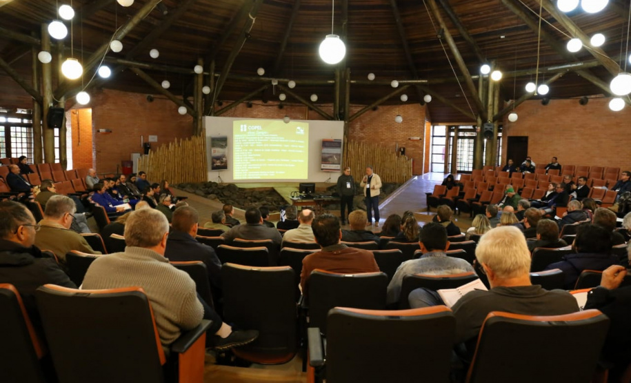 A Companhia de Energia Elétrica (Copel) promoveu nesta quinta-feira (06), emparceria com Secretaria de Estado do Desenvolvimento Sustentável e doTurismo e o Instituto Ambiental do Paraná (IAP), o Workshop de Gestão deBordas de Reservatório, realizado no Centro de Eventos de Faxinal do Céu, nomunicípio de Pinhão.  Faxinal do Céu, 06/06/2019  -  Foto: Valdemir Daniel Cavalheiro / Copel